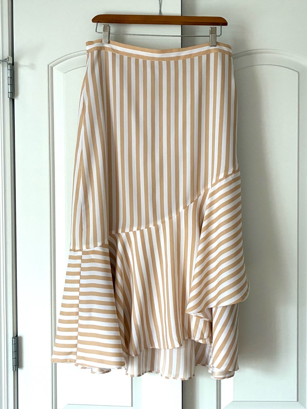Like New! Ann Taylor Caramel & White Striped High-Low Ruffle Midi Skirt 8